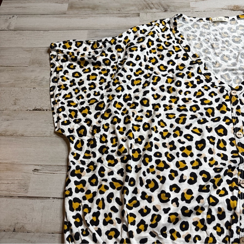 E. Luna Woman's Short Sleeve Tie Knot Hem Tunic Top Leopard Plus 2X - Picture 12 of 13